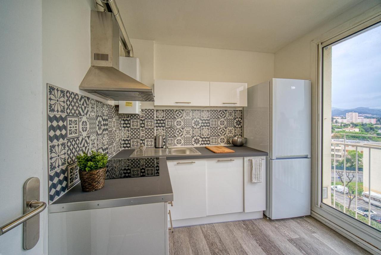 Appartement Tout Equipe Parking Balcon 2 Chambres Marseilles Exterior foto